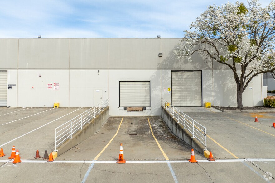 More Photos Of 3930 Seaport Blvd, West Sacramento Warehouse For Lease