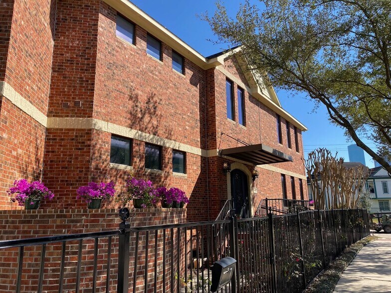 More Photos Of 800 Sawyer St, Houston Office Residential For Sale