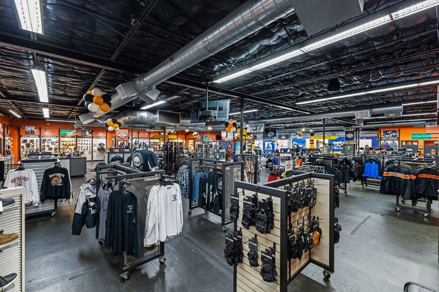 More Photos Of 8 Industrial Ln, New Rochelle Auto Dealership For Sale