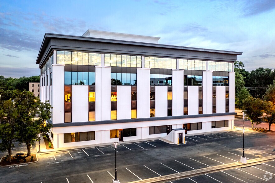 More Photos Of 4600 Park Rd, Charlotte Office For Lease