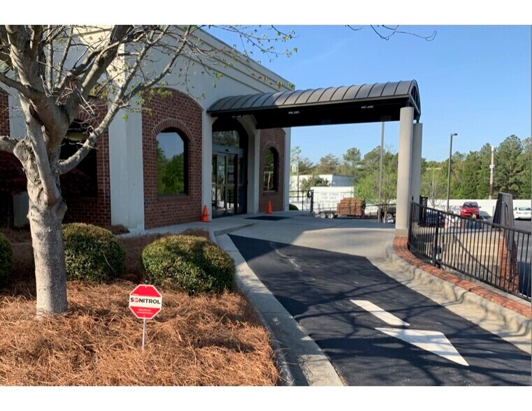 More Photos Of 1906 Lendew St, Greensboro Medical For Lease