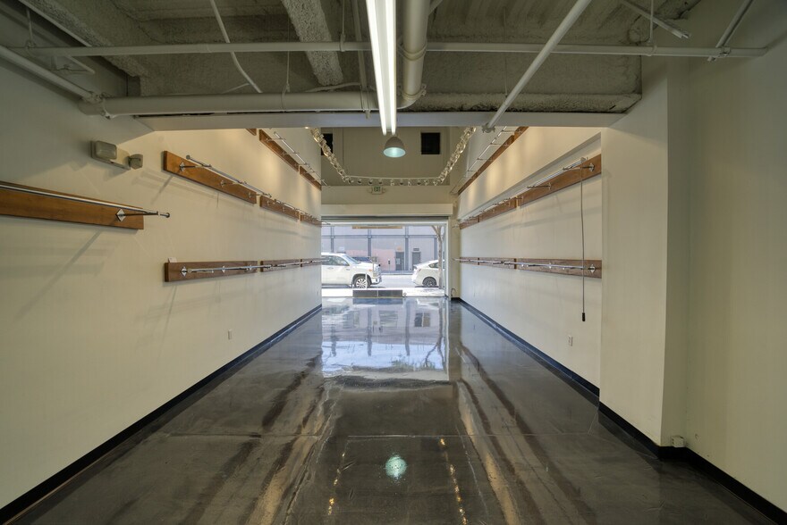 More Photos Of 747 E 10th St, Los Angeles Storefront For Sale
