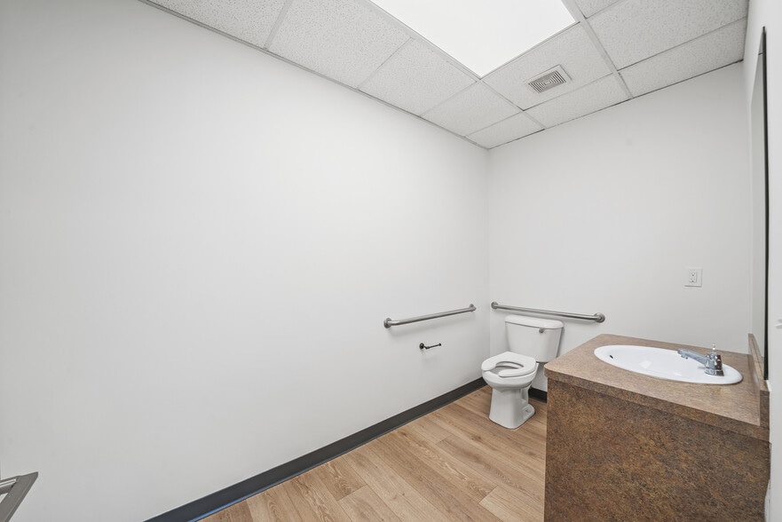 More Photos Of 34 S Court Sq, Newnan Office For Lease