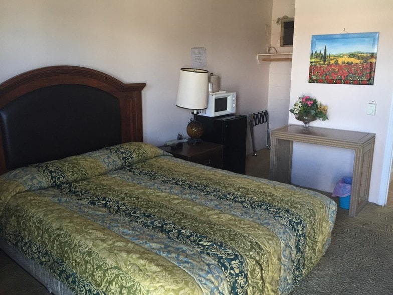 More Photos Of 1301 W Aultman St, Ely Hotel For Sale
