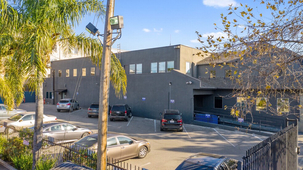 More Photos Of 844 Seward St, Los Angeles Office For Lease