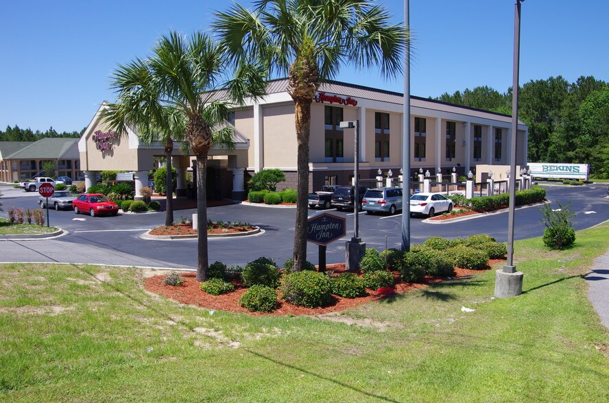 Primary Photo Of 13003 GA Highway 251, Darien Hotel For Sale