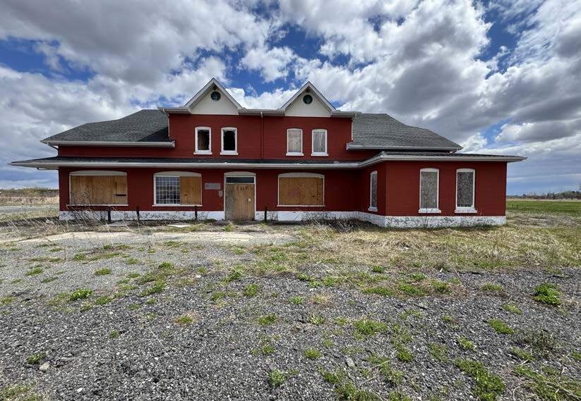 Primary Photo Of 305 Rang Du Pays-Brulé, Saint-Célestin Freestanding For Sale
