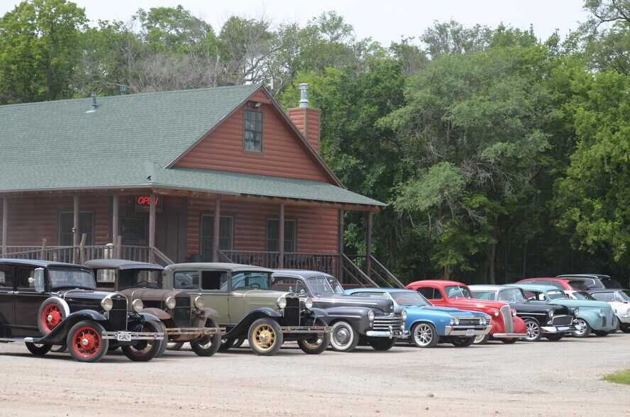 More Photos Of 1499 N Meridian Rd, Peck Restaurant For Sale