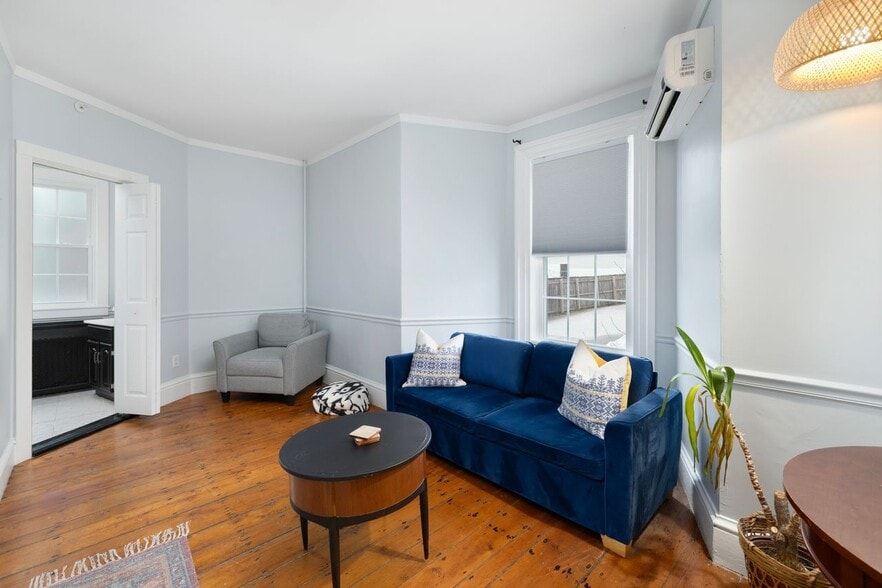 More Photos Of 28 Weaver Ave, Newport Hospitality For Sale