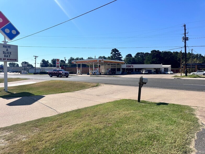 More Photos Of 1924 Crockett Rd, Palestine Office For Sale