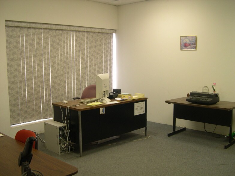 More Photos Of 16000 Trade Zone Ave, Upper Marlboro Light Manufacturing For Lease