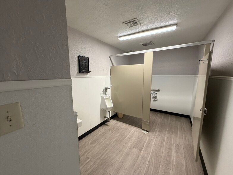 More Photos Of 5703 Martin Luther King Blvd, Houston Medical For Sale