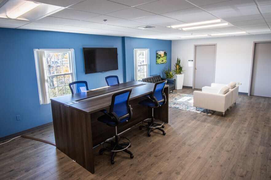 More Photos Of 800 Turnpike St, North Andover Coworking Space