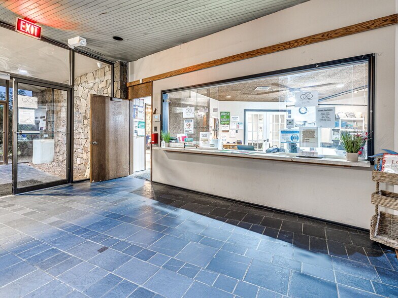 More Photos Of 6009 NW Expressway St, Oklahoma City Specialty For Sale