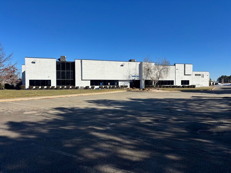 More Photos Of 1860 Smithtown Ave, Ronkonkoma Manufacturing For Sale