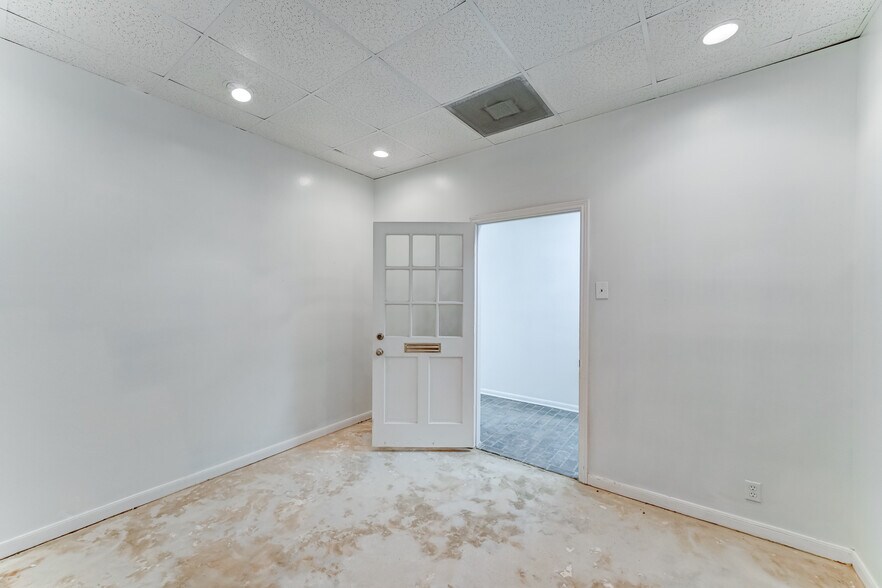 More Photos Of 14721 Pebble Bend Dr, Houston Medical For Lease