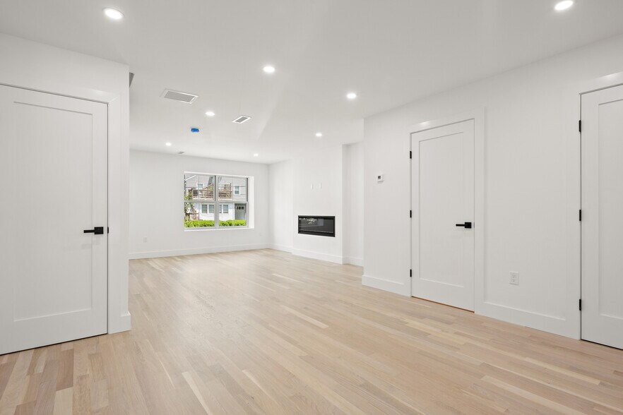 More Photos Of 26 Homestead Ln, Greenwich Apartments For Sale