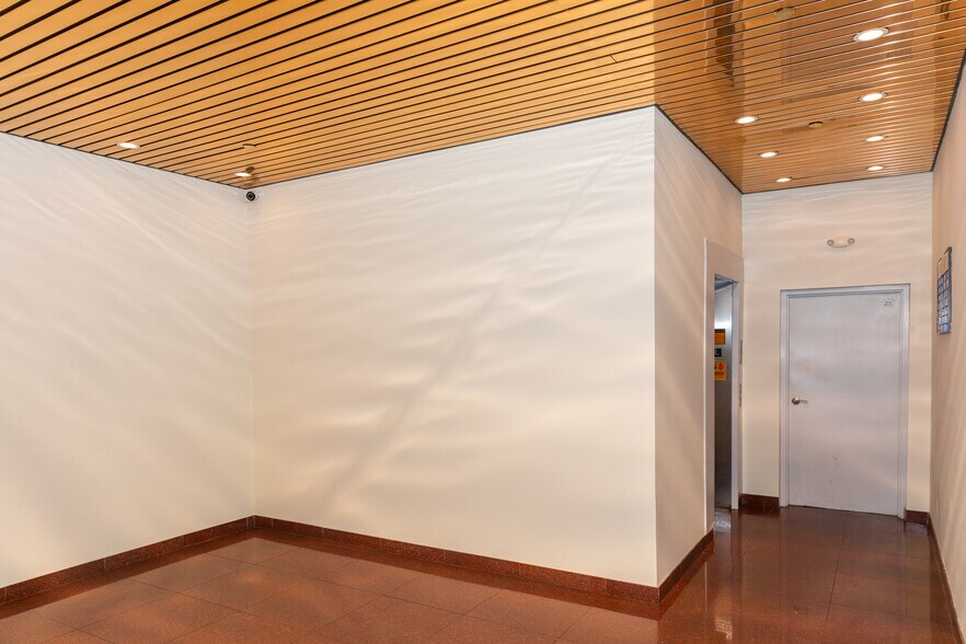 More Photos Of 111 N Jackson St, Glendale Office For Sale