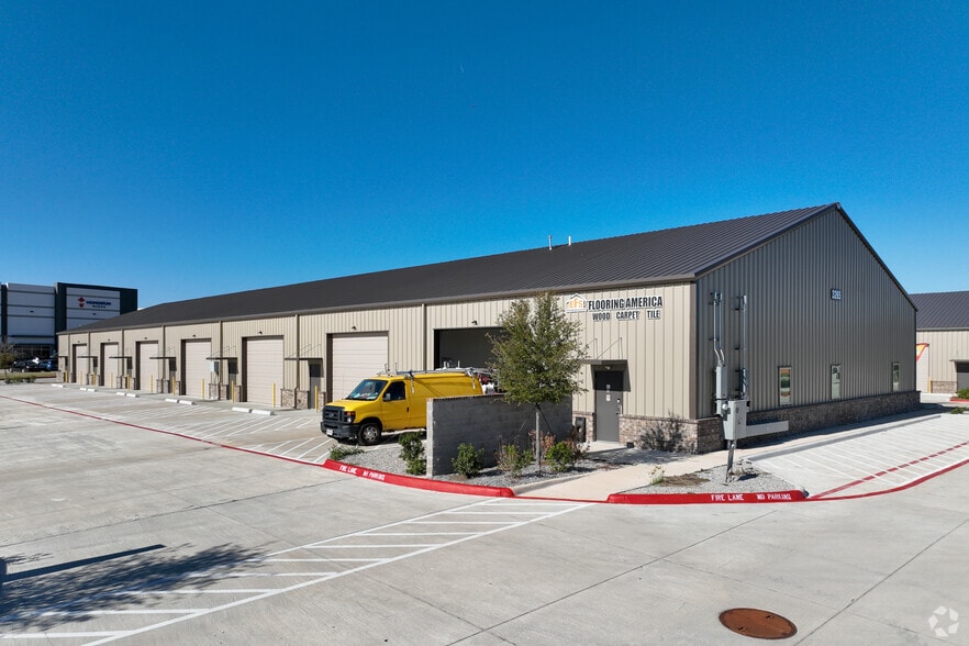 More Photos Of 3265 N McDonald St, McKinney Warehouse For Lease