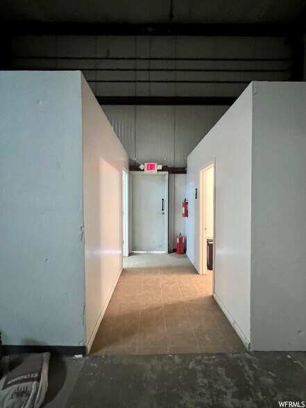 More Photos Of 540 Wright Brothers Dr, Naples Warehouse For Lease