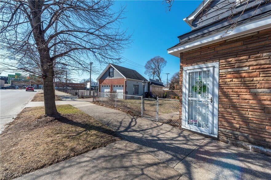 More Photos Of 1370 W 49th St, Cleveland Land For Sale