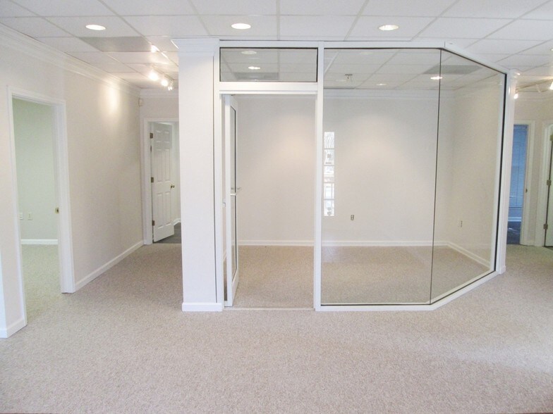 More Photos Of 3867 Holcomb Bridge Rd, Peachtree Corners Office For Lease