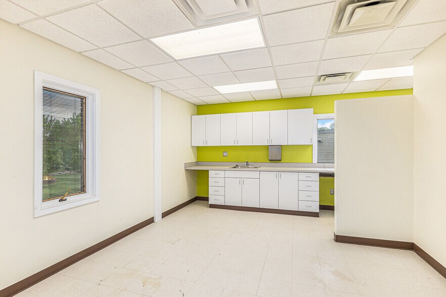 More Photos Of 1350 E M 21, Owosso Medical For Sale