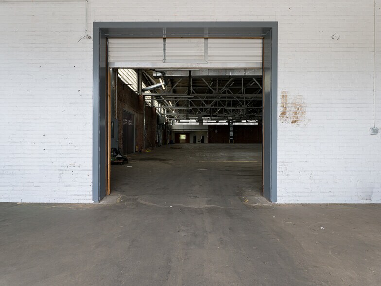 More Photos Of 701 Oriole Dr, Hendersonville Warehouse For Sale
