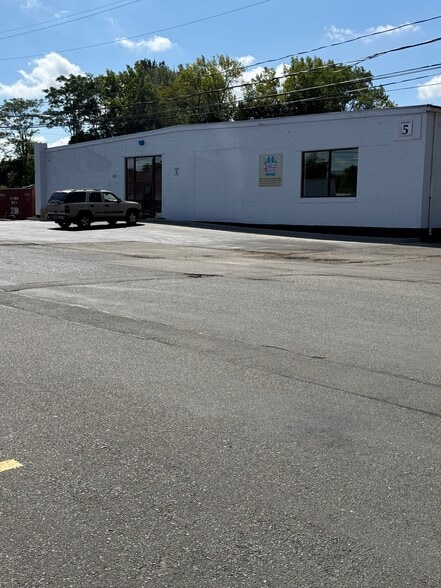 More Photos Of 635 New Park Ave, West Hartford Warehouse For Lease