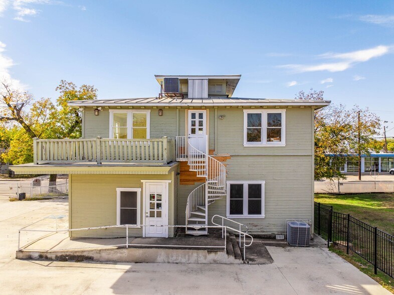 More Photos Of 812 S Hackberry St, San Antonio Loft Creative Space For Lease