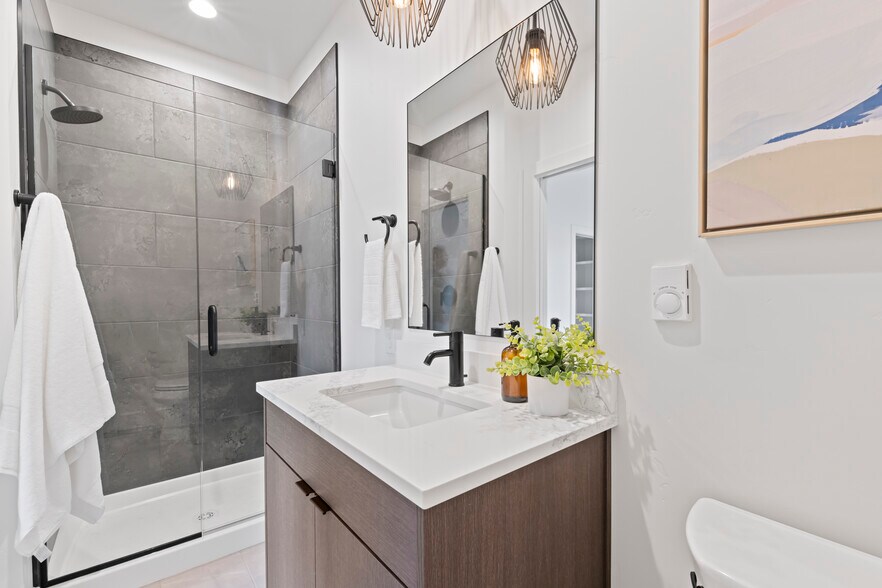 More Photos Of 1011 S Orchard St, Boise Apartments For Sale
