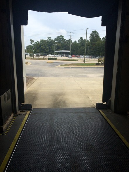 More Photos Of 2915 Gillespie St, Fayetteville Flex For Sale