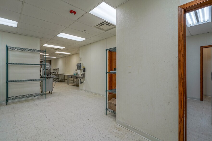 More Photos Of 3450 Gateway Dr, Grand Forks Restaurant For Lease