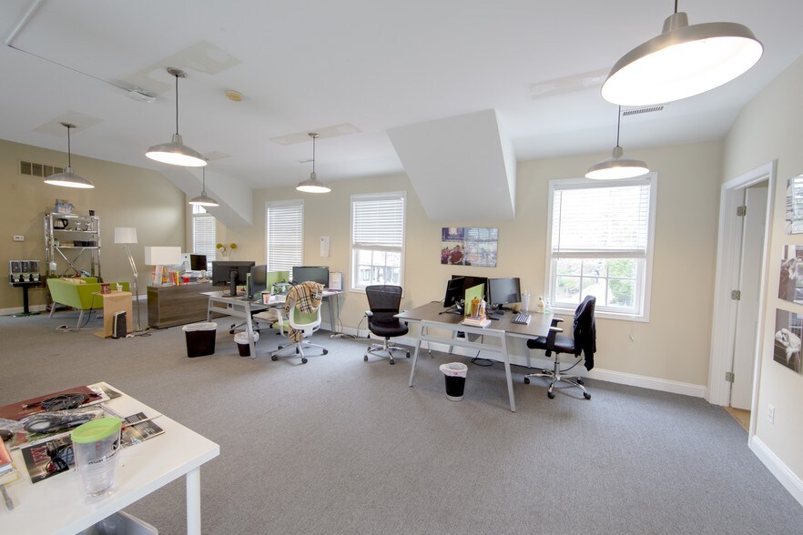 More Photos Of 30 W Bridge St, New Hope Freestanding For Lease