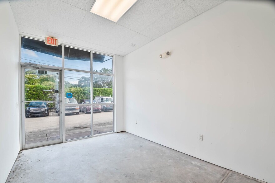 More Photos Of 1480 NE 131st St, Miami Warehouse For Sale