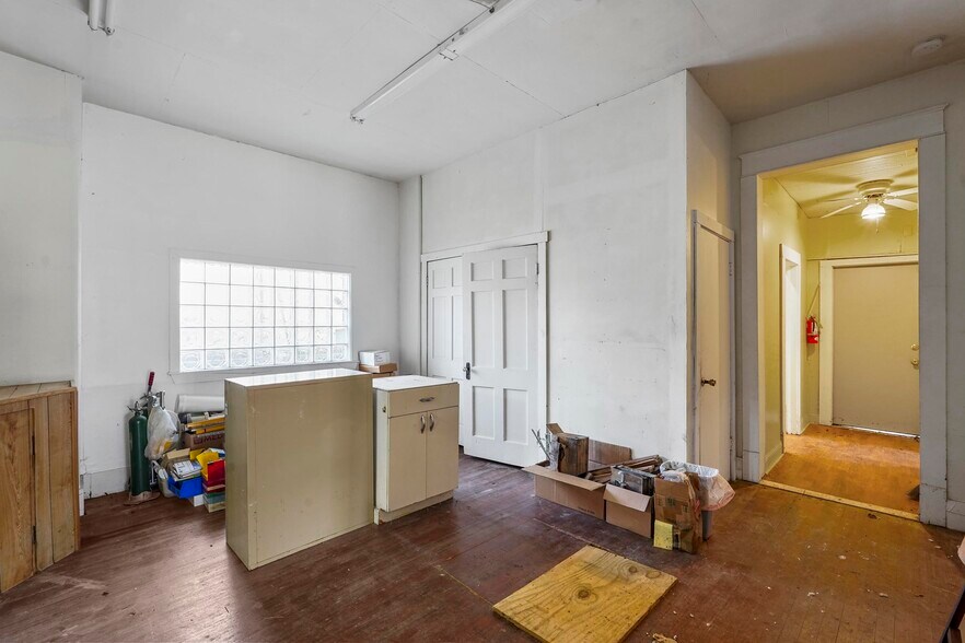 More Photos Of 505 S Washington St, Kaufman Storefront Retail Office For Sale