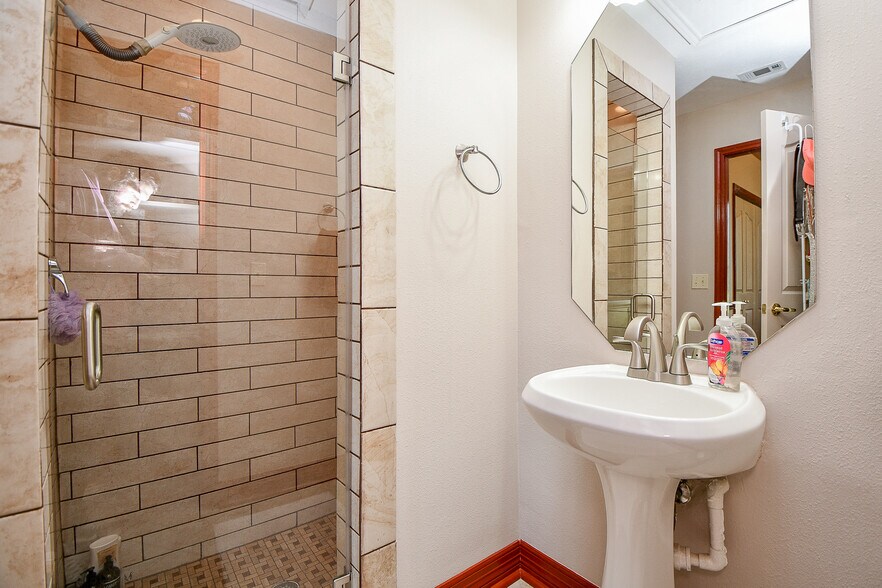 More Photos Of 540 Chisolm Trl, Wallis Manufactured Housing Mobile Home Park For Sale