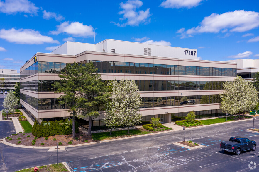 Primary Photo Of 17187 N Laurel Park Dr, Livonia Office For Lease