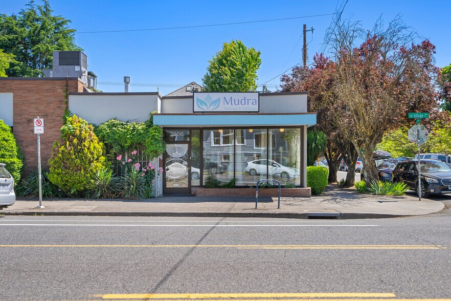 More Photos Of 2906 NE Glisan St, Portland Office For Sale