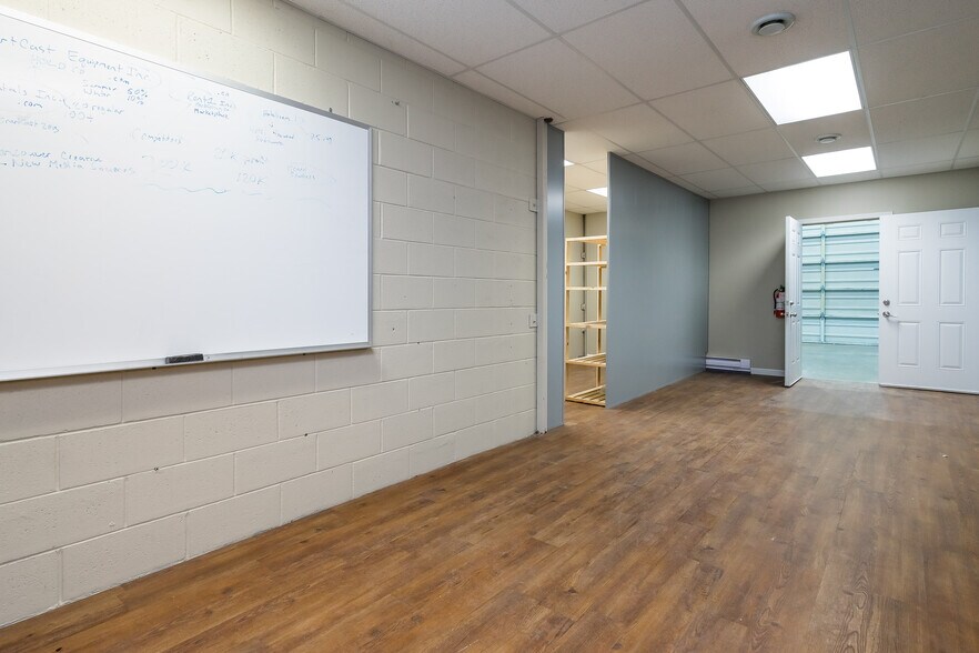 More Photos Of 13761 116 Ave, Surrey Flex For Lease