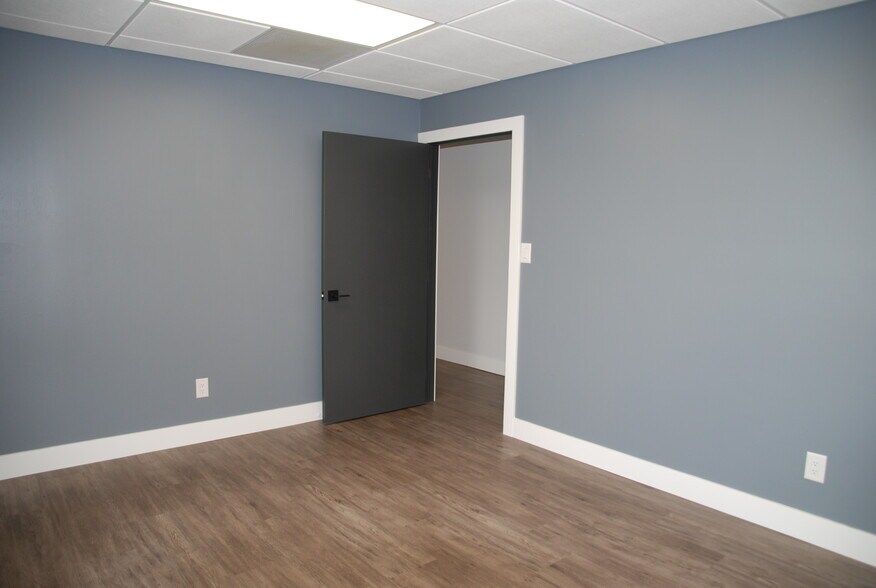 More Photos Of 1314 Barnhart Rd, Troy Office For Lease