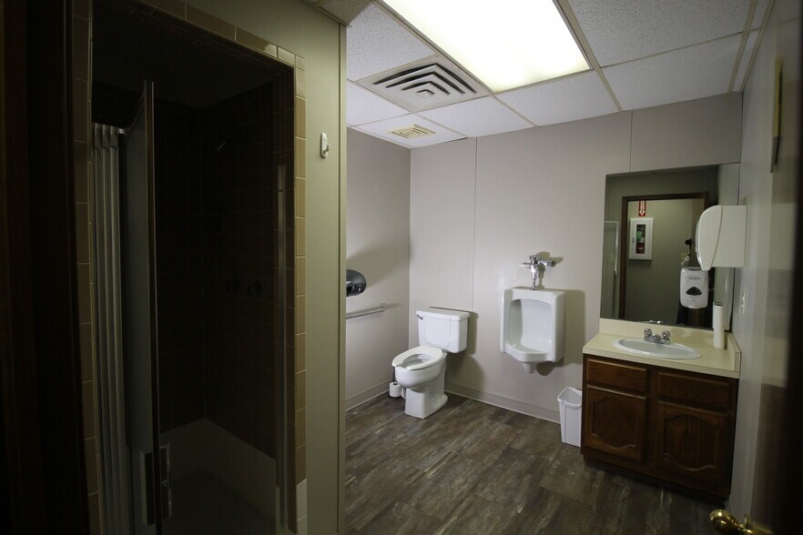 More Photos Of 1815 W Detroit St, Broken Arrow Service For Lease