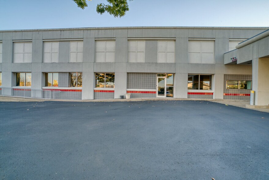 More Photos Of 7127-7133 Riverside Pky, Tulsa Office For Sale