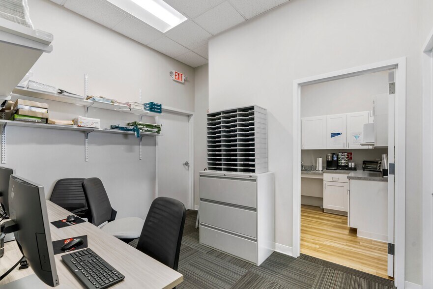 More Photos Of 855 Farmington Ave, Farmington Office For Lease