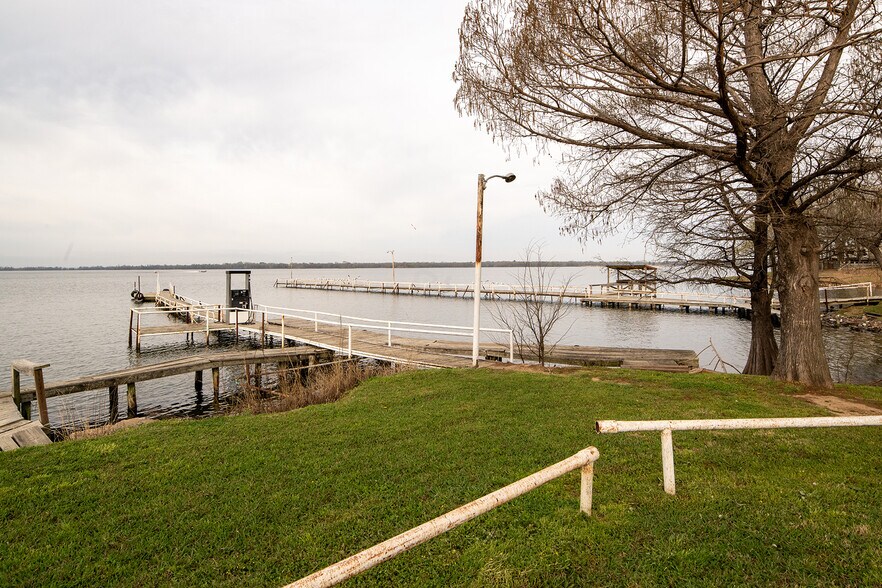 More Photos Of 3035 TX-154, Quitman Marina For Sale