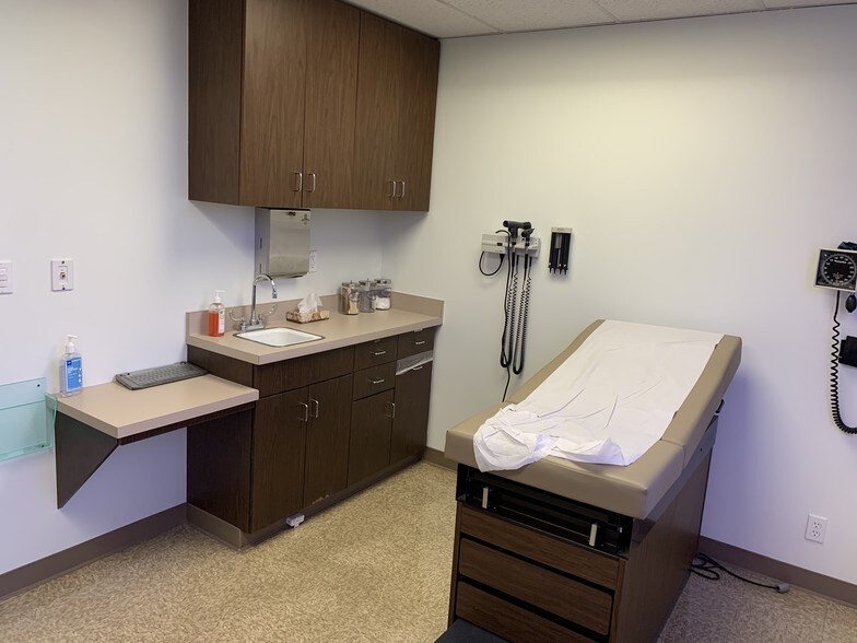 More Photos Of 2080 Century Park E, Los Angeles Medical For Lease