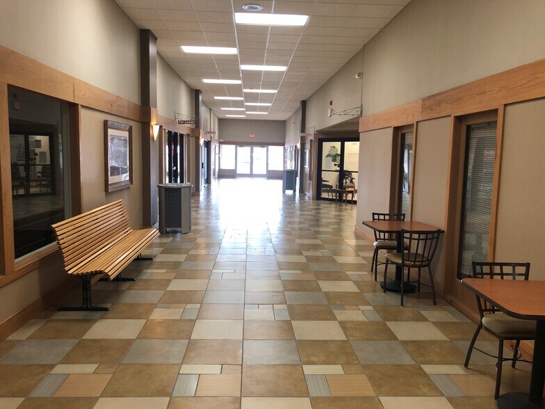 More Photos Of 1604 1st St S, Willmar Storefront For Sale