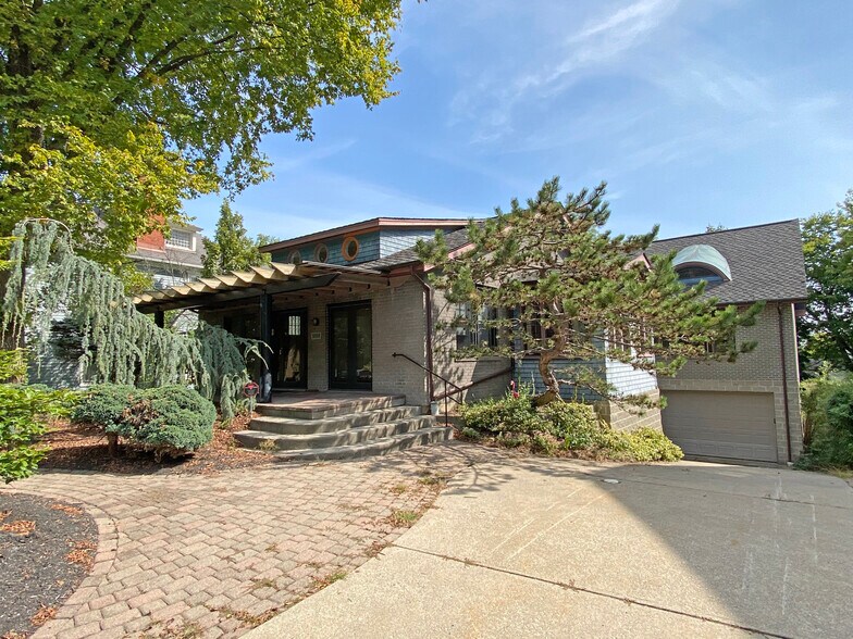 More Photos Of 2150 Alpine Pl, Cincinnati Office Residential For Lease