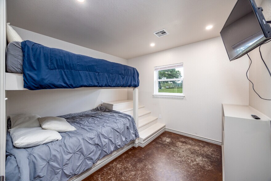 More Photos Of 12625 Sandpiper Rd, Thackerville Specialty For Sale