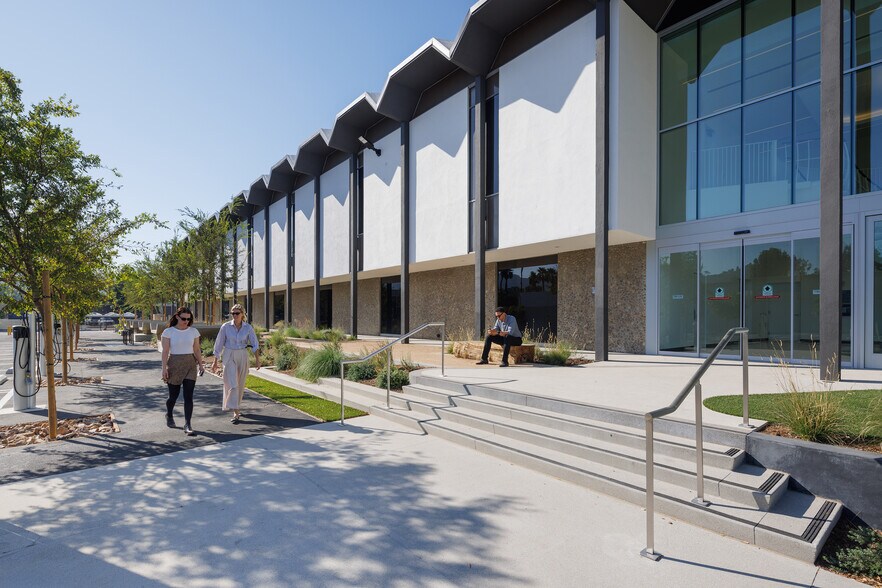 More Photos Of 4561 Colorado Blvd, Los Angeles Movie Radio TVStudio For Lease